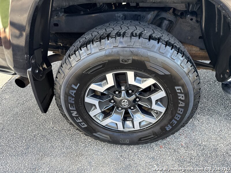 2019 Toyota Tacoma SR5 V6 - Photo 11 - Seekonk, MA 02771