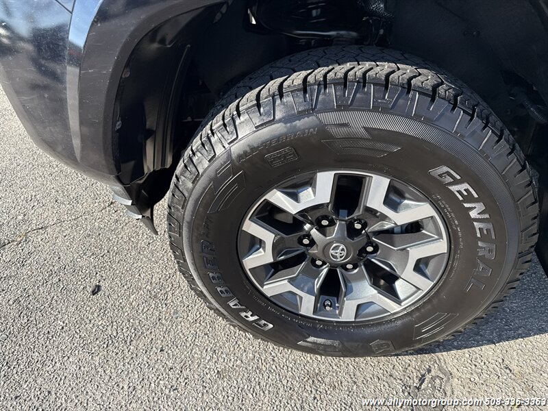 2019 Toyota Tacoma SR5 V6 - Photo 9 - Seekonk, MA 02771