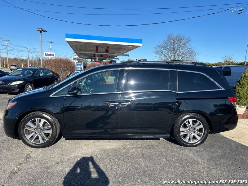 2015 Honda Odyssey Touring Elite photo 3