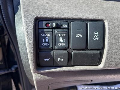 2015 Honda Odyssey Touring Elite   - Photo 25 - Seekonk, MA 02771