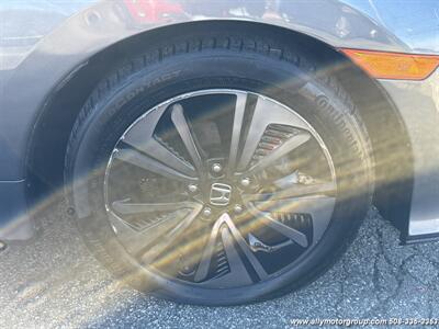 2017 Honda Civic EX-L w/Navi w/Honda Sensing   - Photo 12 - Seekonk, MA 02771