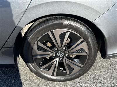 2017 Honda Civic EX-L w/Navi w/Honda Sensing   - Photo 10 - Seekonk, MA 02771