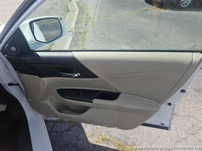 2013 Honda Accord EX-L V6 w/Navi   - Photo 17 - Seekonk, MA 02771
