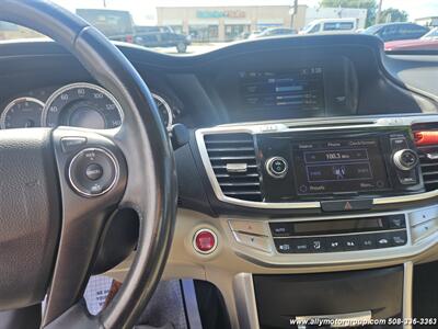 2013 Honda Accord EX-L V6 w/Navi   - Photo 13 - Seekonk, MA 02771
