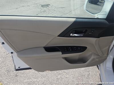 2013 Honda Accord EX-L V6 w/Navi   - Photo 10 - Seekonk, MA 02771