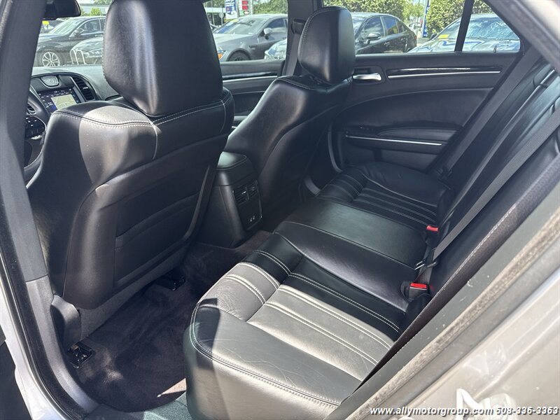 2017 Chrysler 300 S - Photo 16 - Seekonk, MA 02771