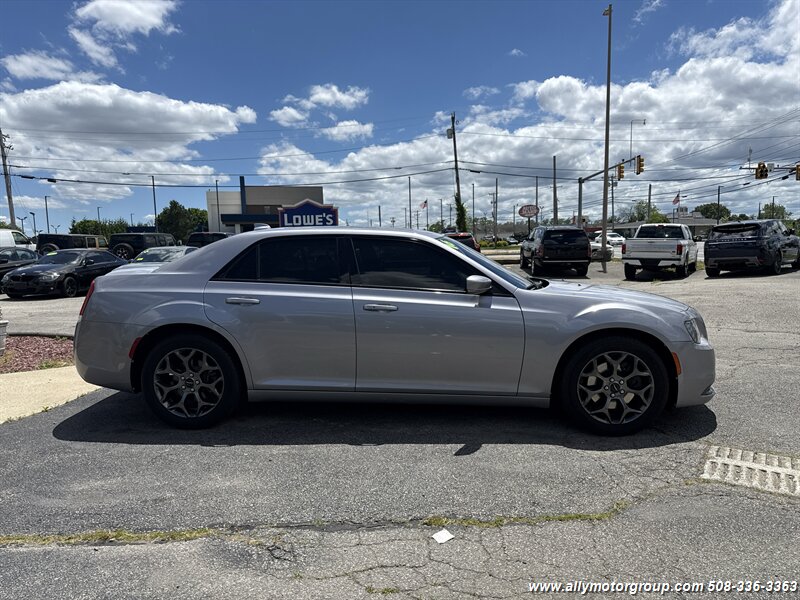 2017 Chrysler 300 S - Photo 4 - Seekonk, MA 02771