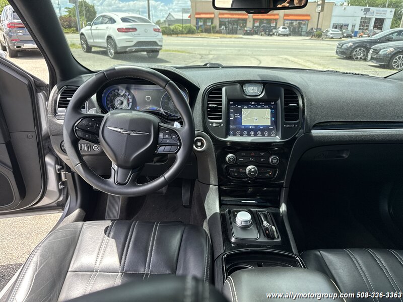 2017 Chrysler 300 S - Photo 18 - Seekonk, MA 02771