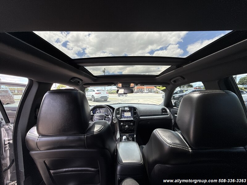 2017 Chrysler 300 S - Photo 17 - Seekonk, MA 02771