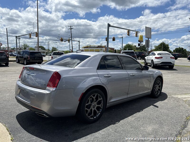 2017 Chrysler 300 S - Photo 5 - Seekonk, MA 02771