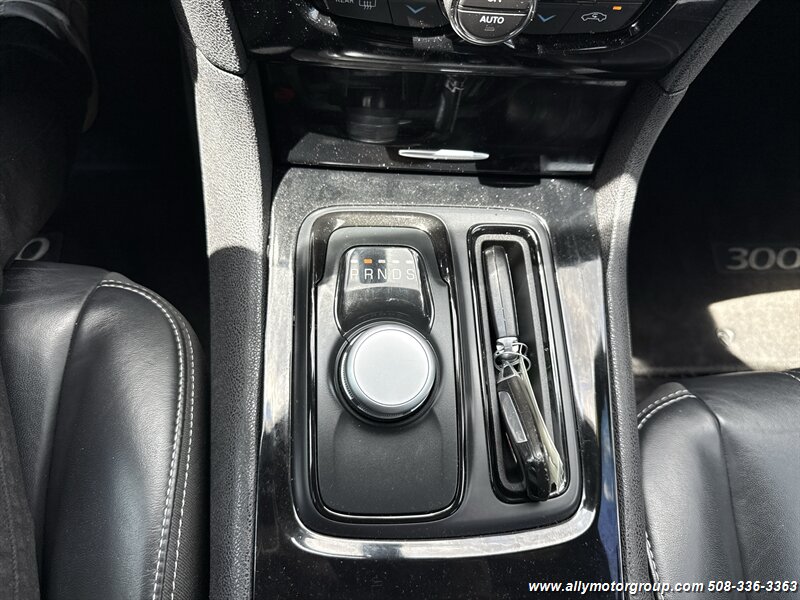2017 Chrysler 300 S - Photo 26 - Seekonk, MA 02771