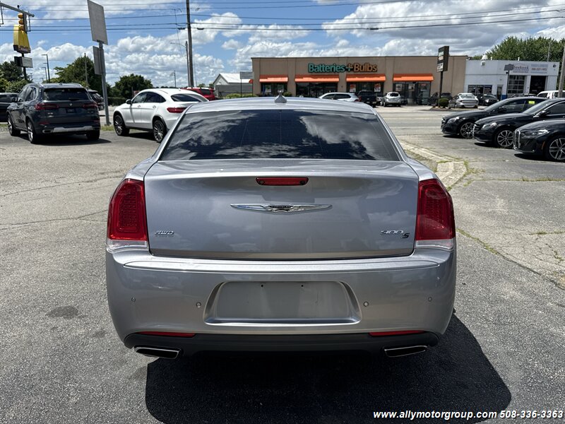 2017 Chrysler 300 S - Photo 6 - Seekonk, MA 02771