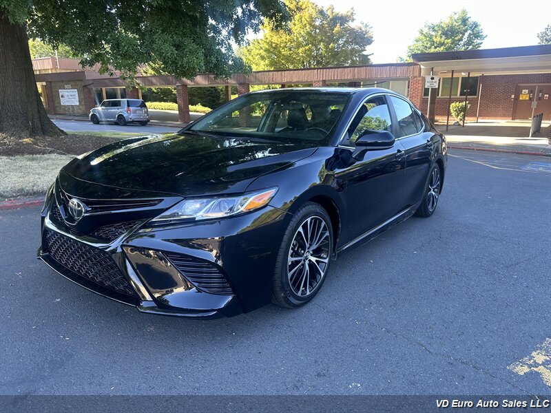 2020 Toyota Camry SE  -CLEAN TITLE!