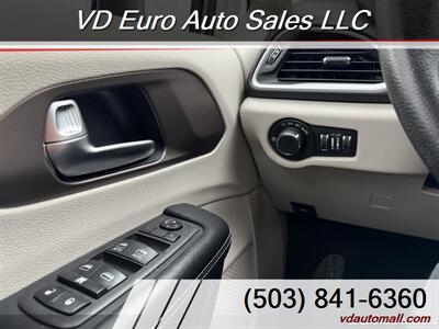 2021 Chrysler Voyager LXi -CLEAN TITLE! - Photo 12 - Portland, OR 97218