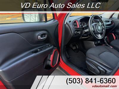 2015 Jeep Renegade Trailhawk  4x4 - Photo 10 - Portland, OR 97218