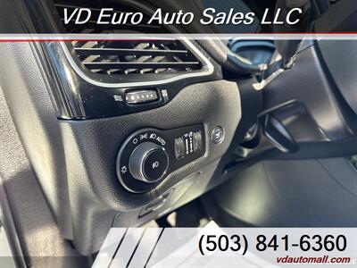 2019 Jeep Cherokee Latitude Plus  4X4 CLEAN TITLE! - Photo 25 - Portland, OR 97218