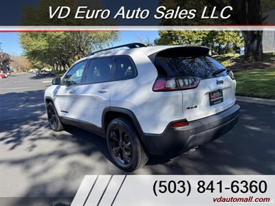 2019 Jeep Cherokee Latitude Plus  4X4 CLEAN TITLE! - Photo 4 - Portland, OR 97218