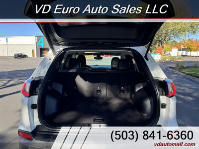 2019 Jeep Cherokee Latitude Plus  4X4 CLEAN TITLE! - Photo 12 - Portland, OR 97218
