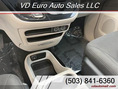 2022 Chrysler Voyager LX  CLEAN TITLE! - Photo 16 - Portland, OR 97218