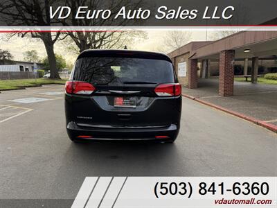 2022 Chrysler Voyager LX  CLEAN TITLE! - Photo 7 - Portland, OR 97218