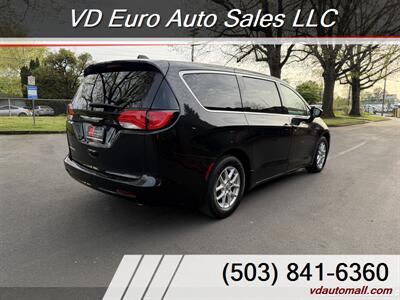 2022 Chrysler Voyager LX  CLEAN TITLE! - Photo 6 - Portland, OR 97218