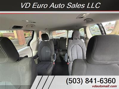 2022 Chrysler Voyager LX  CLEAN TITLE! - Photo 12 - Portland, OR 97218
