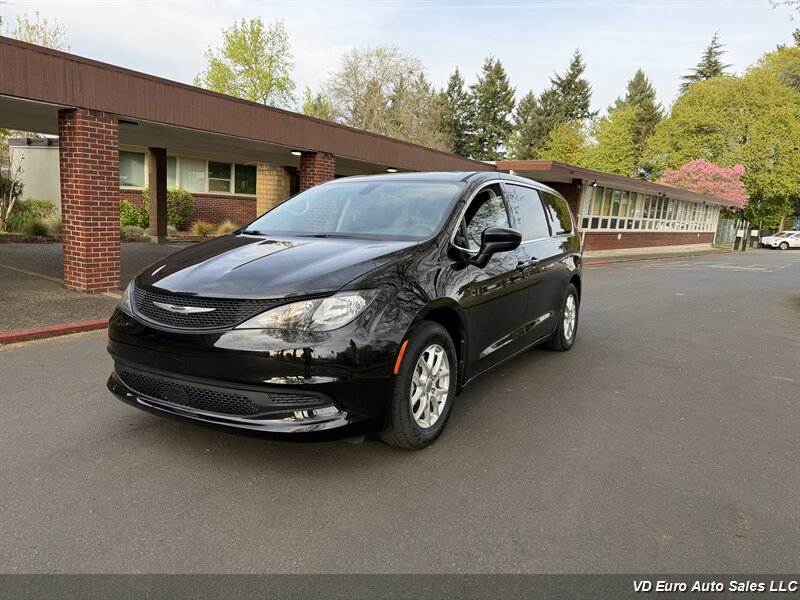 2022 Chrysler Voyager LX  CLEAN TITLE!