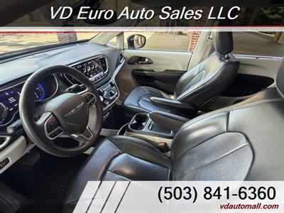 2022 Chrysler Pacifica Touring L  -CLEAN TITLE! - Photo 15 - Portland, OR 97218