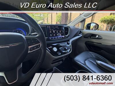 2022 Chrysler Pacifica Touring L  -CLEAN TITLE! - Photo 10 - Portland, OR 97218