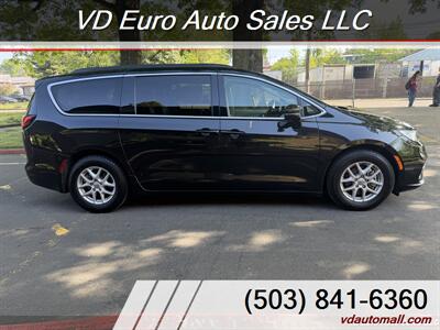 2022 Chrysler Pacifica Touring L  -CLEAN TITLE! - Photo 5 - Portland, OR 97218