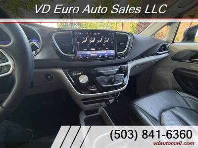 2022 Chrysler Pacifica Touring L  -CLEAN TITLE! - Photo 13 - Portland, OR 97218