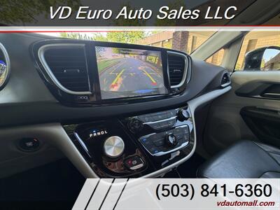 2022 Chrysler Pacifica Touring L  -CLEAN TITLE! - Photo 12 - Portland, OR 97218