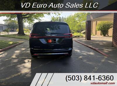 2022 Chrysler Pacifica Touring L  -CLEAN TITLE! - Photo 7 - Portland, OR 97218