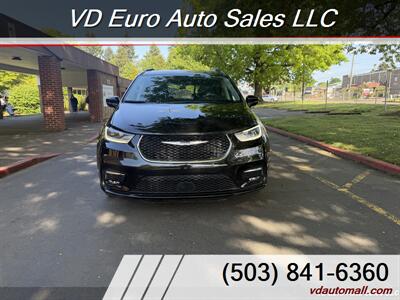 2022 Chrysler Pacifica Touring L  -CLEAN TITLE! - Photo 3 - Portland, OR 97218