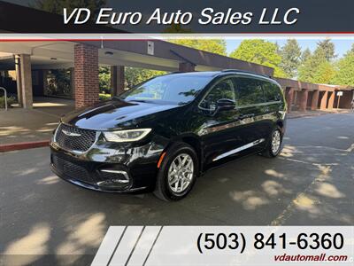2022 Chrysler Pacifica Touring L  -CLEAN TITLE! - Photo 2 - Portland, OR 97218