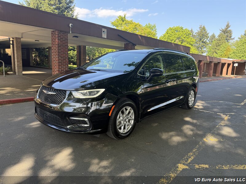 2022 Chrysler Pacifica Touring L  -CLEAN TITLE!