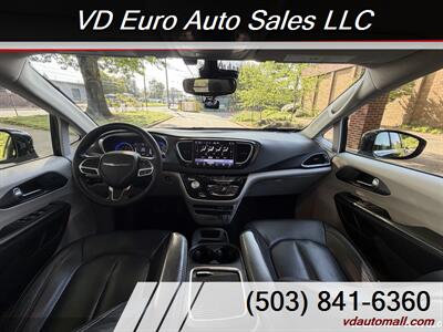 2022 Chrysler Pacifica Touring L  -CLEAN TITLE! - Photo 16 - Portland, OR 97218