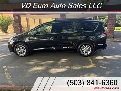 2022 Chrysler Pacifica Touring L  -CLEAN TITLE! - Photo 9 - Portland, OR 97218