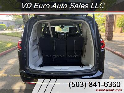 2022 Chrysler Pacifica Touring L  -CLEAN TITLE! - Photo 22 - Portland, OR 97218