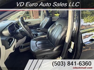 2022 Chrysler Pacifica Touring L  -CLEAN TITLE! - Photo 11 - Portland, OR 97218
