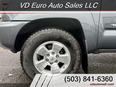 2010 Toyota Tacoma V6   - Photo 12 - Portland, OR 97218