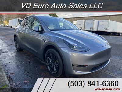 2024 Tesla Model Y Long Range AWD  Super LOW 416 miles! - Photo 4 - Portland, OR 97218