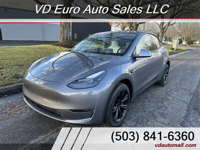 2024 Tesla Model Y Long Range AWD  Super LOW 416 miles! - Photo 1 - Portland, OR 97218