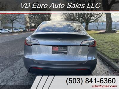 2024 Tesla Model Y Long Range AWD  Super LOW 416 miles! - Photo 7 - Portland, OR 97218