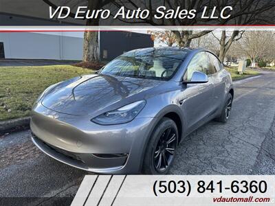 2024 Tesla Model Y Long Range AWD  Super LOW 416 miles! - Photo 2 - Portland, OR 97218