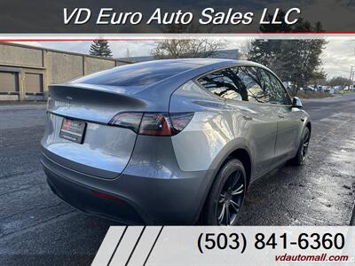 2024 Tesla Model Y Long Range AWD  Super LOW 416 miles! - Photo 6 - Portland, OR 97218