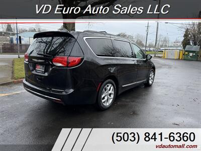 2017 Chrysler Pacifica Touring Plus -CLEAN TITLE! - Photo 5 - Portland, OR 97218