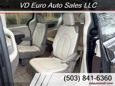 2017 Chrysler Pacifica Touring Plus -CLEAN TITLE! - Photo 13 - Portland, OR 97218