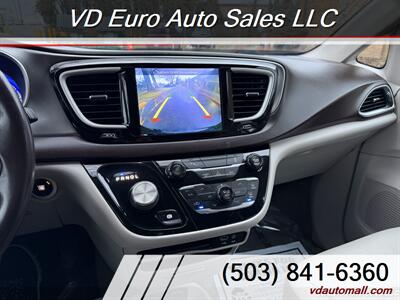 2017 Chrysler Pacifica Touring Plus -CLEAN TITLE! - Photo 11 - Portland, OR 97218