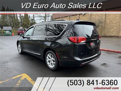 2017 Chrysler Pacifica Touring Plus -CLEAN TITLE! - Photo 7 - Portland, OR 97218